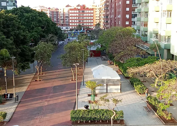 Holiday Home 招待所 圣克鲁斯-德特内里费